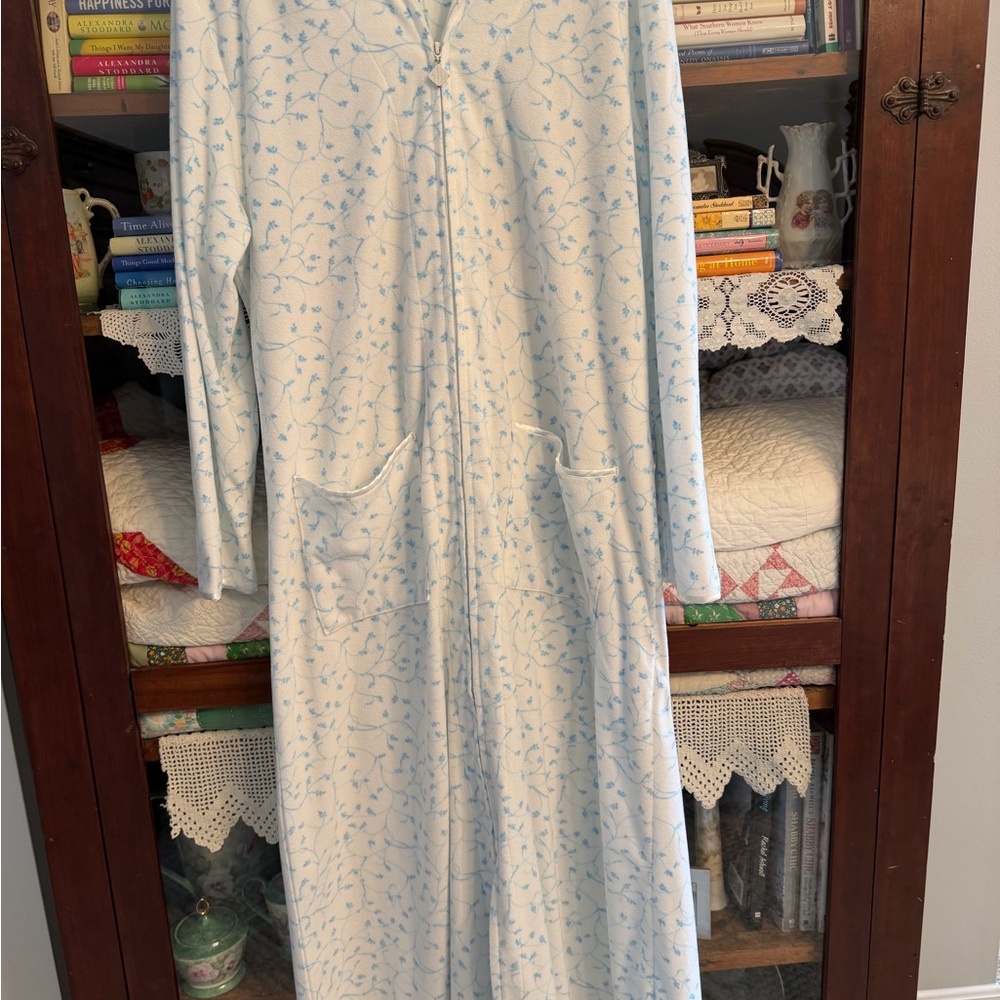 Eileen West White w Blue Floral Print Fleece Zip Front Robe w Hood Sz Small